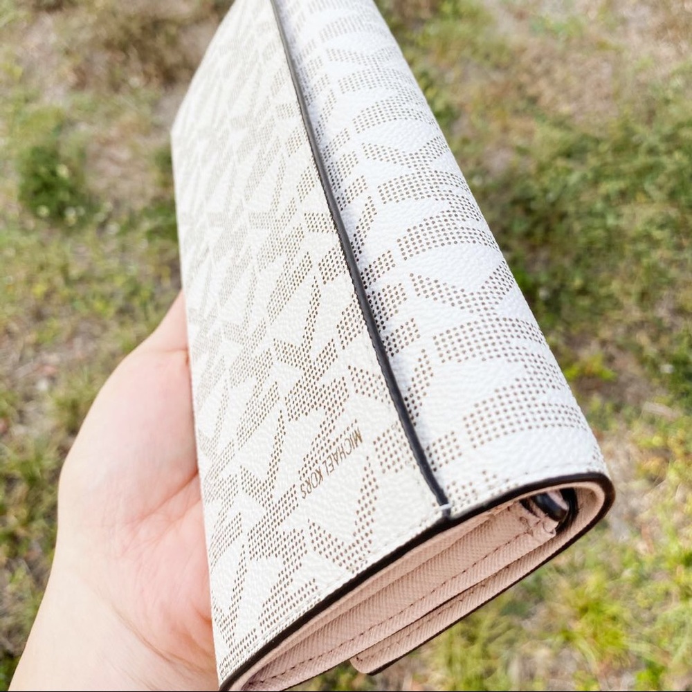 Gaby’sBags🥰💕-NWT Michael Kors Wallet - Picture 5 of 5